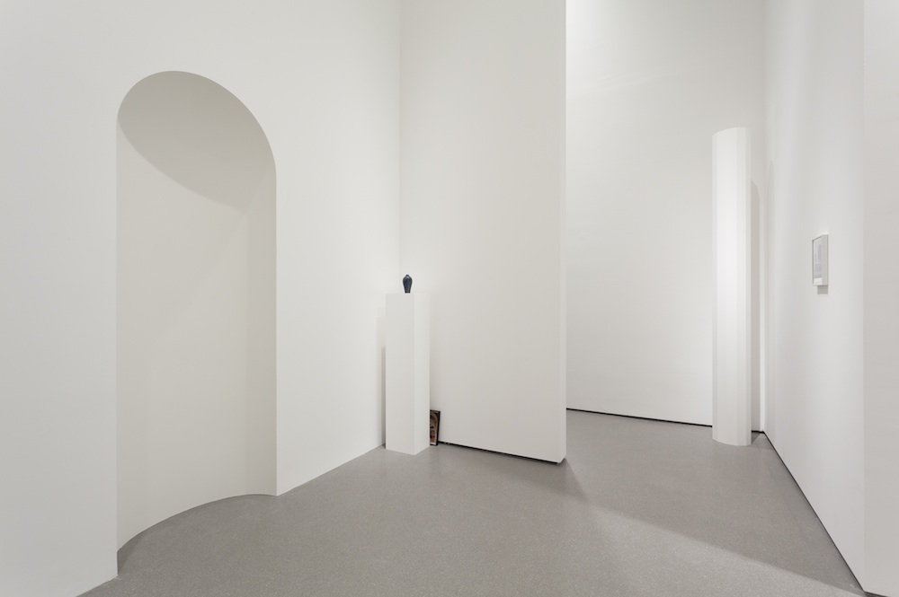 Projects 96: Haris Epaminonda, Vol. VII, Installationsansicht, The Museum of Modern Art, New York, Foto: Jonathan Muzikar