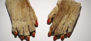 Meret Oppenheim: Pelzhandschuhe