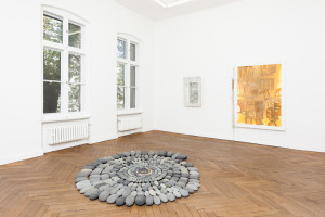 Mary Bauermeister: DIE VISIONÄRIN - Installation bei 401contemporary