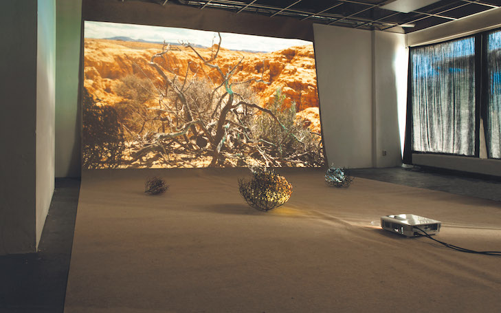 Deserting Landscape, 2016: 1 Screenshoot and 2 Installation views, Vessel Room, (c) Anaïs Senli