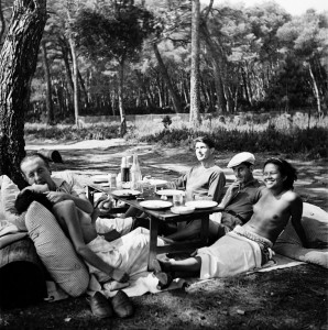 Lee Miller: Picnic Ile Sainte Marguerite, Cannes, France 1937, Platinum Print 28/30, Paper 40x50cm. (c) Lee Miller Archives, England 2018. All rights reserved. Courtesy CLAIRbyKahnGallery
