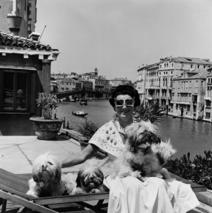 David Seymour «CHIM» Mrs Peggy Guggenheim Venice, 1950 (c) /David Seymour Estate/Magnum Photos  certified by the Estate/ Courtesy °CLAIRbyKahnGallery