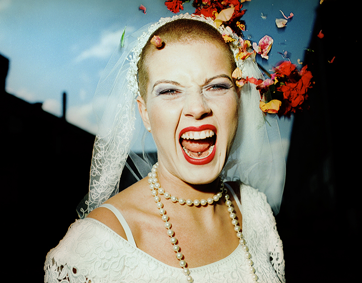 “Runaway Bride 01”, 2002 © Semra Sevin